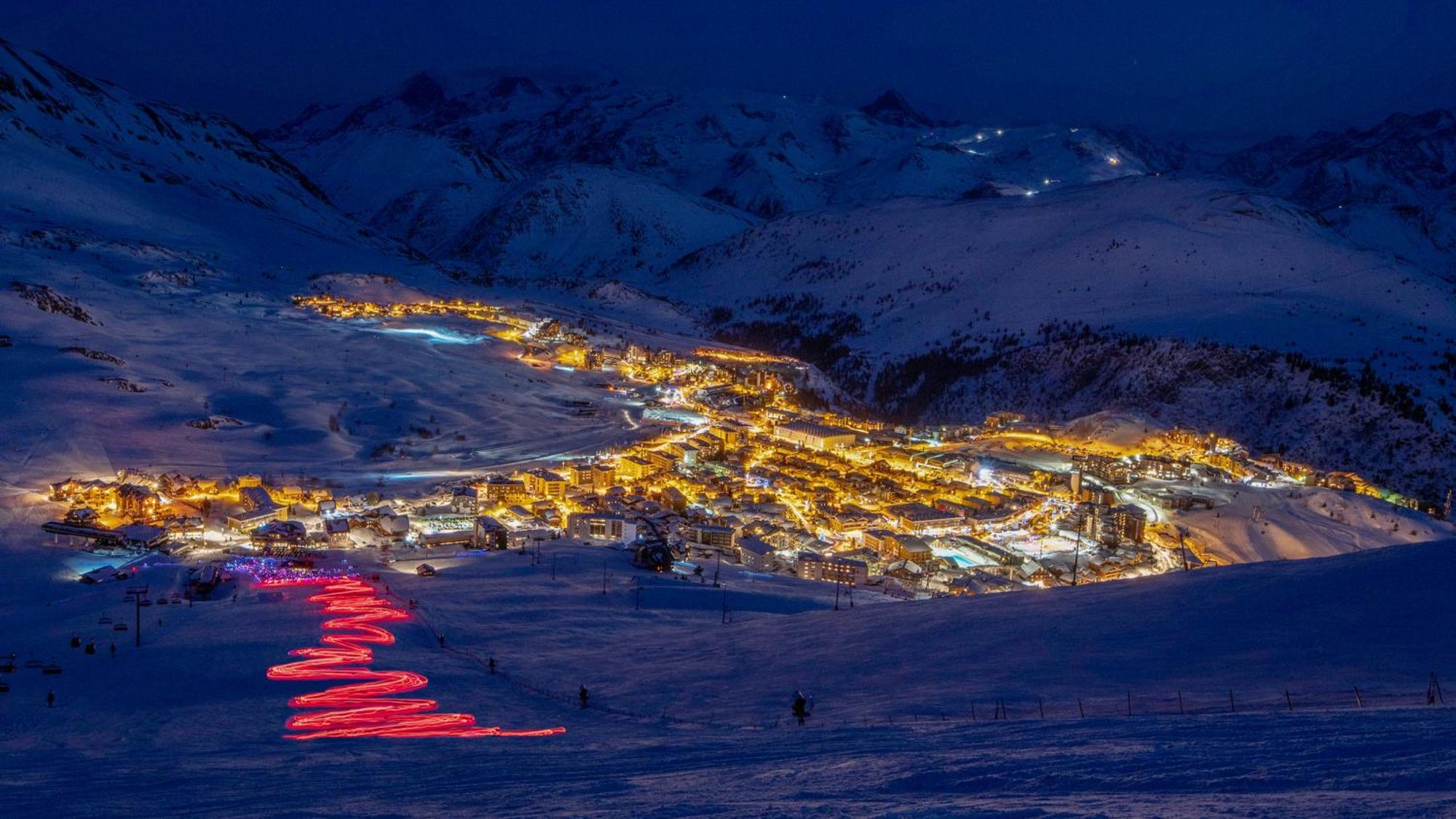 Chalet Alpe D'Huez 1850-Sea And Mountain Pleasure Avec 2 Appartements- 1 Appartement 3 Chambres 8 Couchages - 3 Salles D'Eau Et 1 Appartement 5 Chambres 12 Couchages 5 Salles D'Eau - Jacuzzi Et Sauna -Pieds Des Pistes Et Centre Bagian luar foto